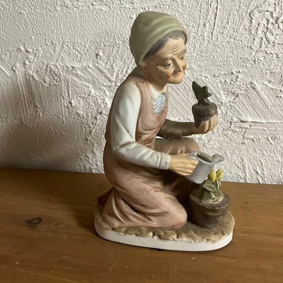 Homco Accents Homco Old Lady Figurine 223 Poshmark